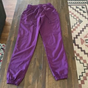 Scrubstar brand women’s jogger scrub pants (XS)